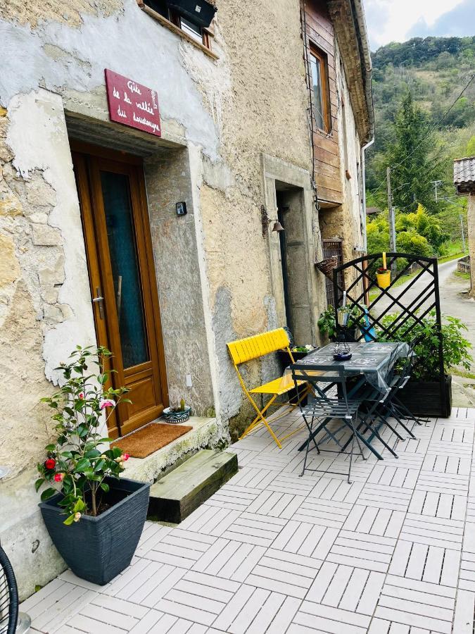 Le gîte de la vallée du Douctouyre Dun Extérieur photo